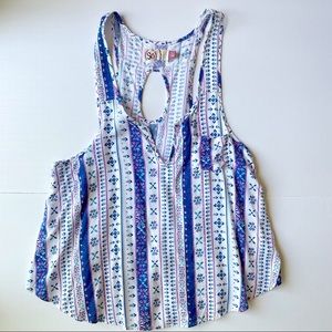 Patterned flowy tank